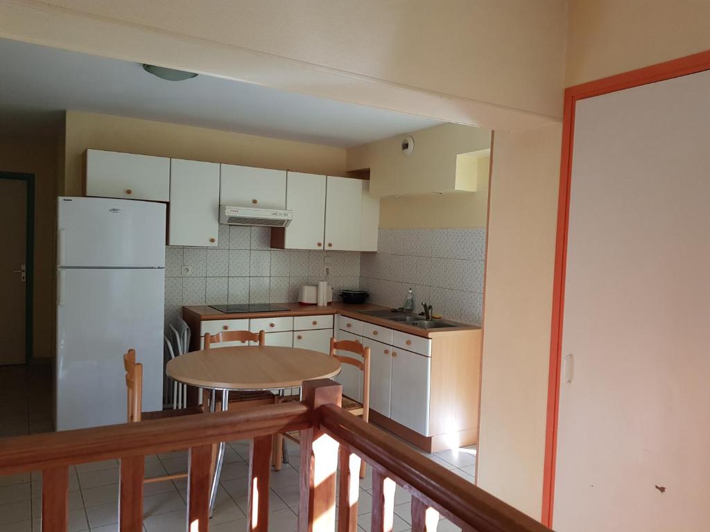 Kuchyň nebo kuchyňský kout v ubytování Chambre meublée en duplex indépendante