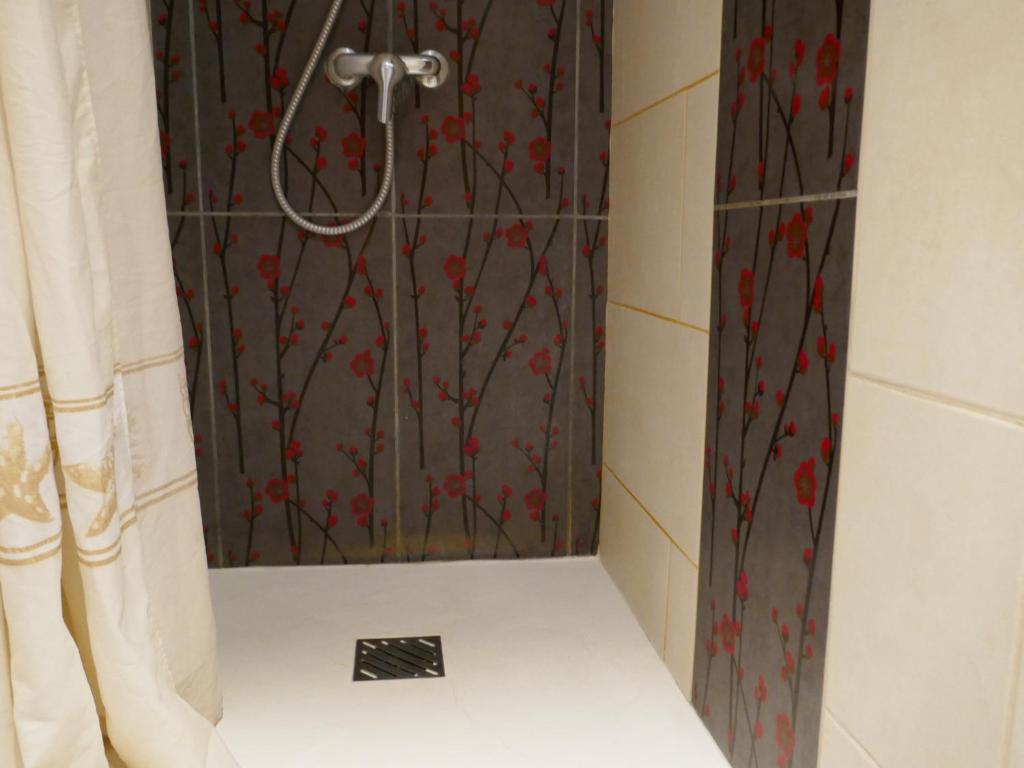 Koupelna v ubytování Chambre meublée en duplex indépendante
