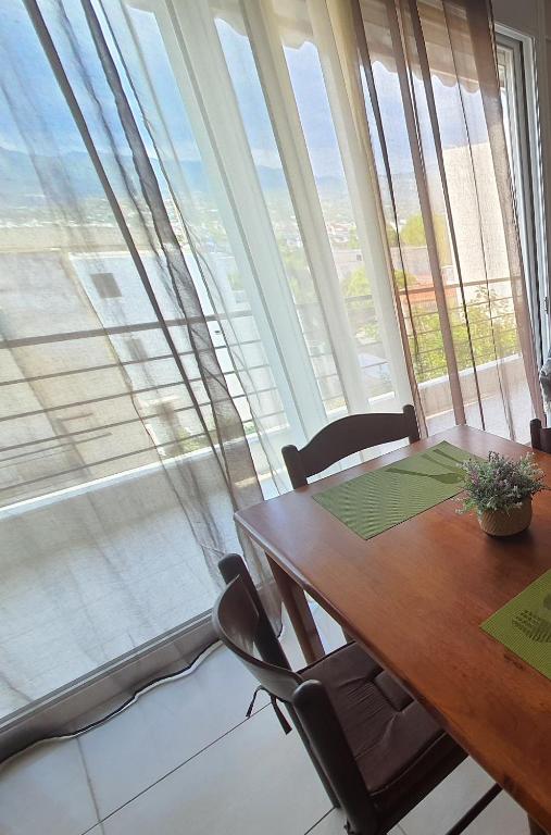 Posedenie v ubytovaní Seaside Beach Apartment