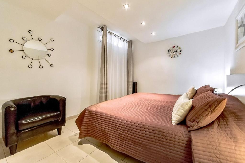Postel nebo postele na pokoji v ubytování Tenerifeopenhome Townhouse Oasis Fañabe 21