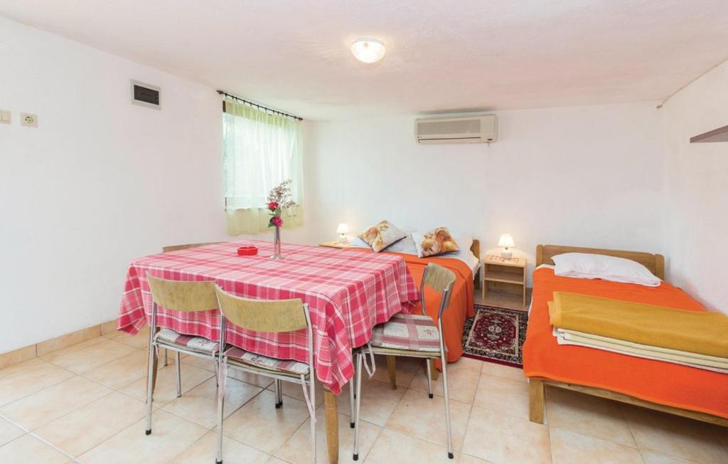 Łóżko lub łóżka w pokoju w obiekcie Apartmani Čižmešija