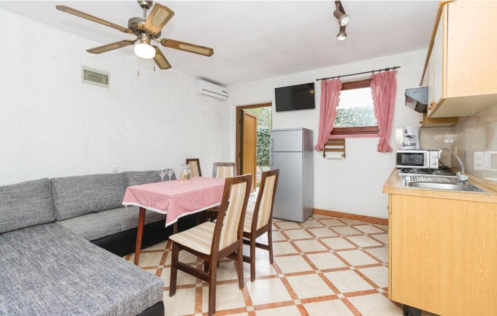 Kuchnia lub aneks kuchenny w obiekcie Apartmani Čižmešija