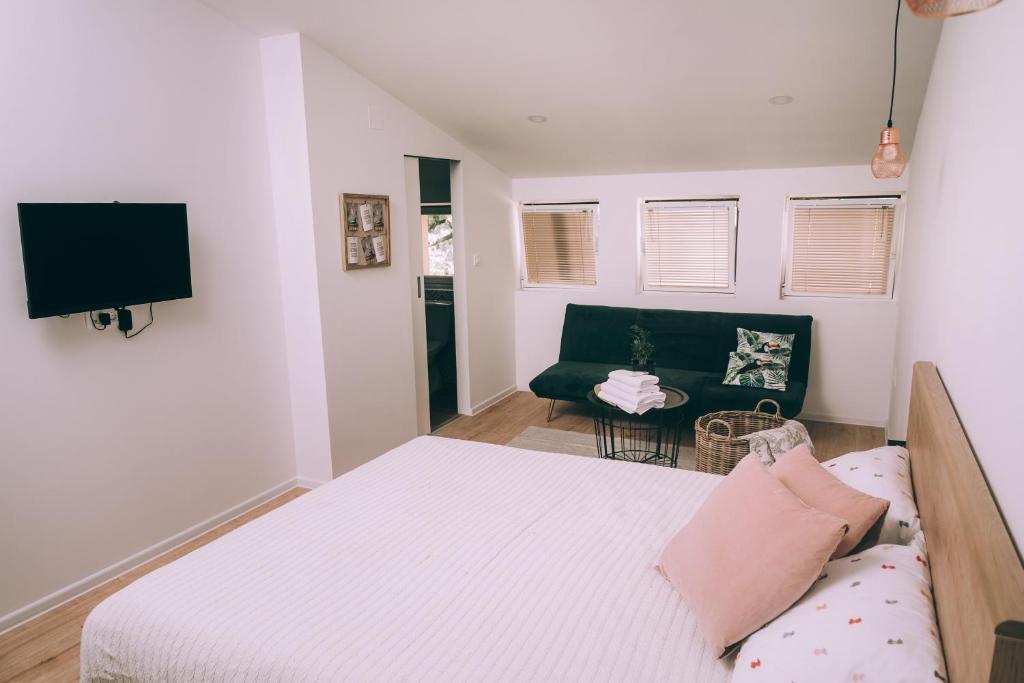 X Rooms - Family Room With Private Bathroom