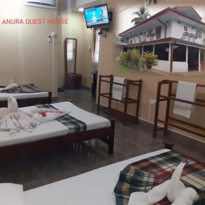 Postel nebo postele na pokoji v ubytování Anura Guest Inn