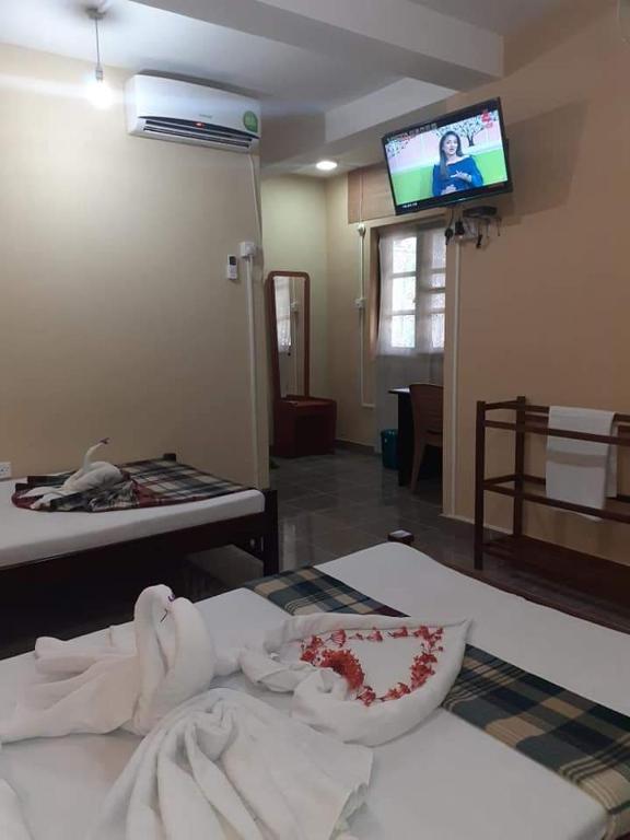 Postel nebo postele na pokoji v ubytování Anura Guest Inn