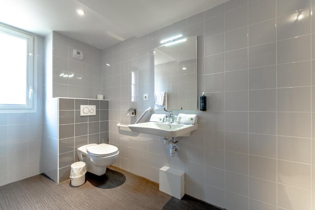 Koupelna v ubytování Hotel Le Virevent