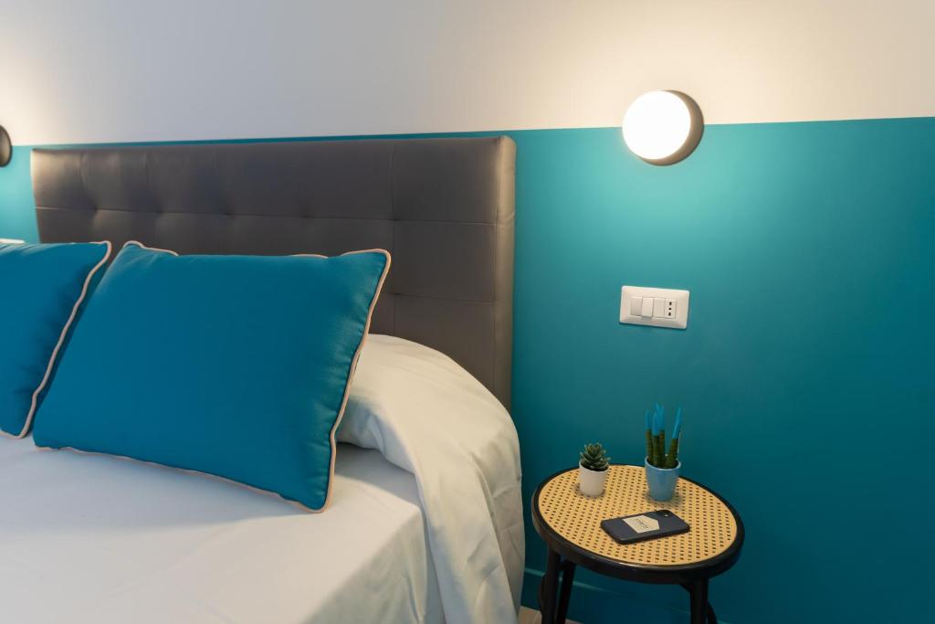 Łóżko lub łóżka w pokoju w obiekcie Sorrento Colors&Suites
