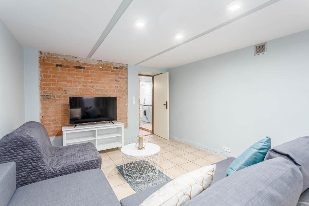 Televízia a/alebo spoločenská miestnosť v ubytovaní Chill Apartments Gersona