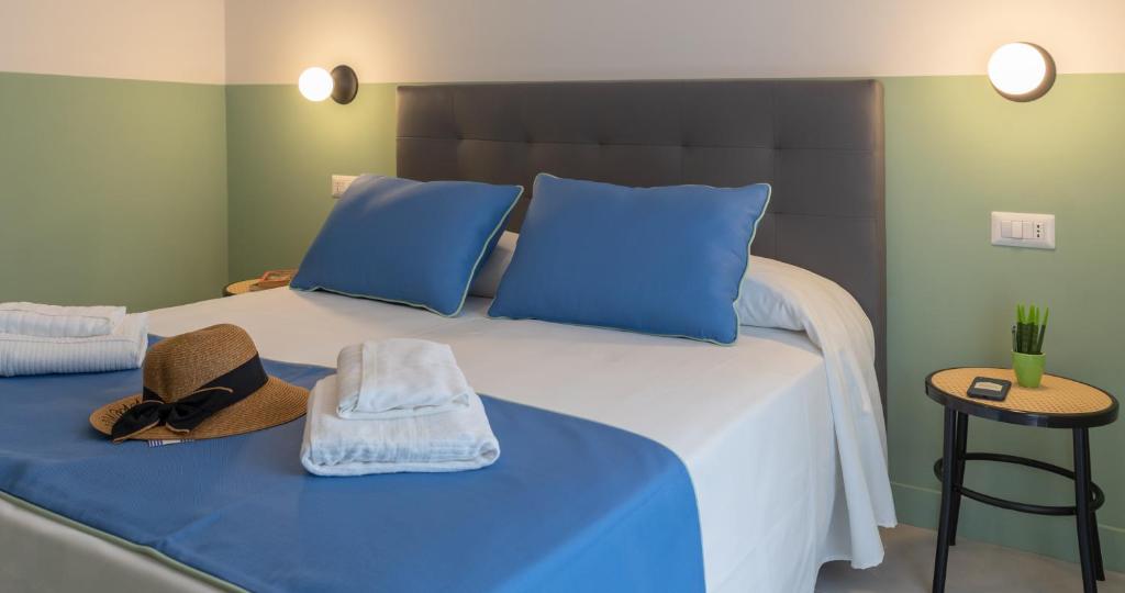 Łóżko lub łóżka w pokoju w obiekcie Sorrento Colors&Suites