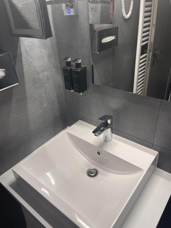 Koupelna v ubytování Arena Deluxe & Spa
