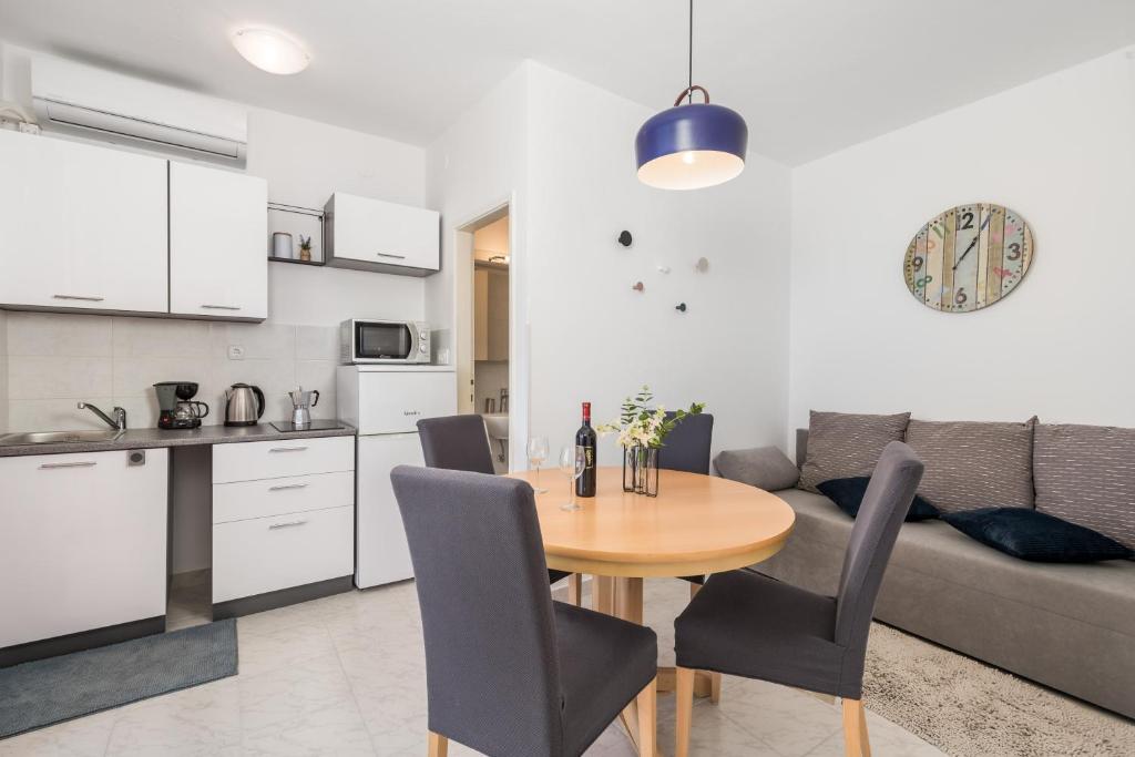 Kuchyň nebo kuchyňský kout v ubytování Apartments Vilma