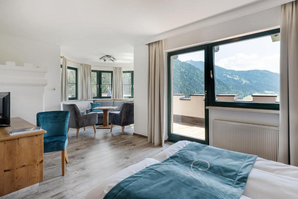 Nespecifikovaný výhled na hory nebo výhled na hory při pohledu z hotelu