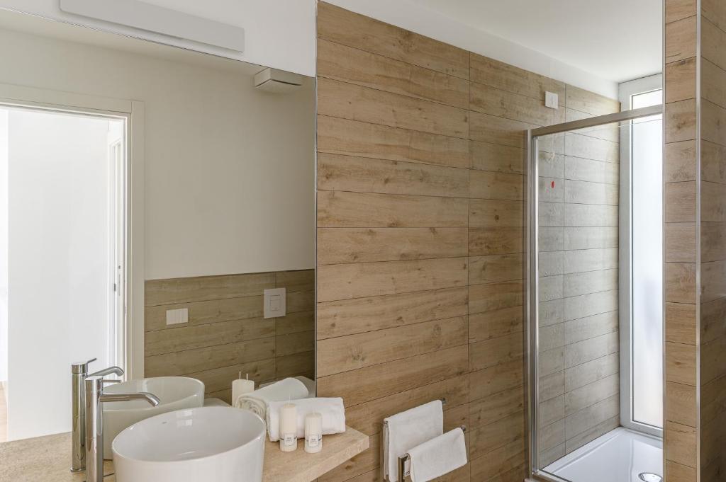a bathroom with a sink and a shower at Capo Falcone Charming Apartments in Stintino