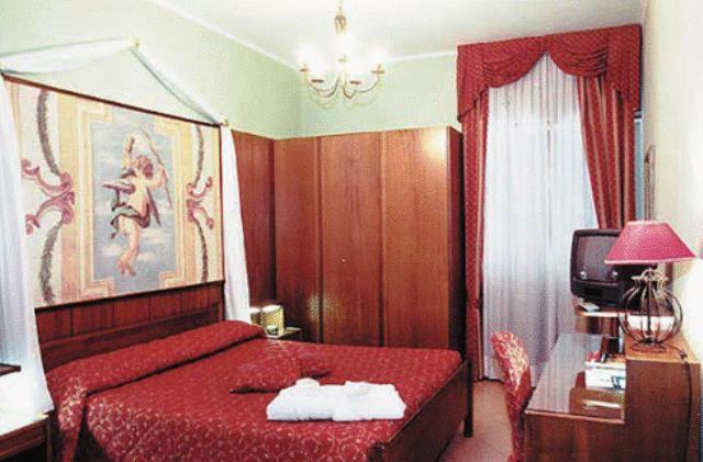 A bed or beds in a room at Hotel La Bussola