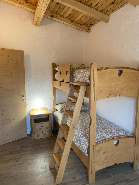 Letto o letti a castello in una camera di Chez Tina