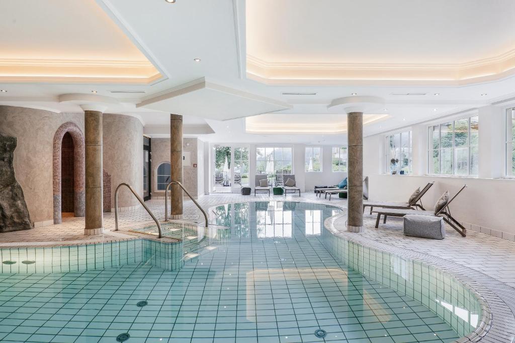 Bazén v ubytování Hotel AlpenSchlössl nebo v jeho okolí