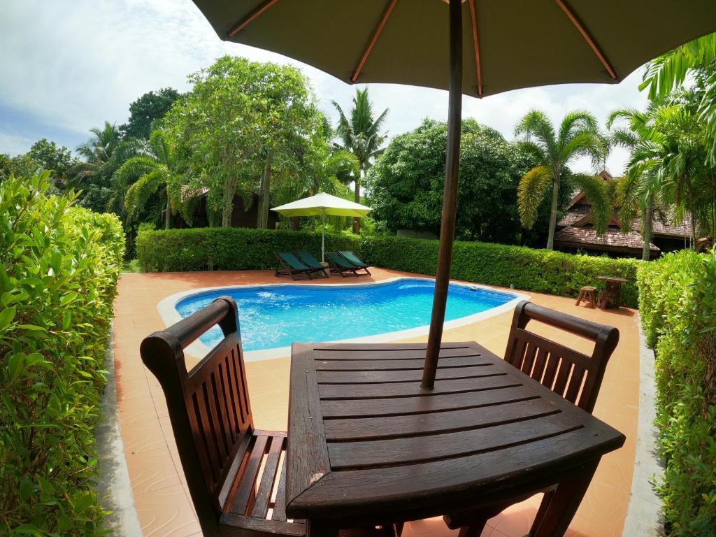 Bazén v ubytování Cozy Garden Resort nebo v jeho okolí