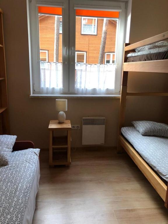 Postel nebo postele na pokoji v ubytování Domki-Temar Kompleks Wypoczynkowy