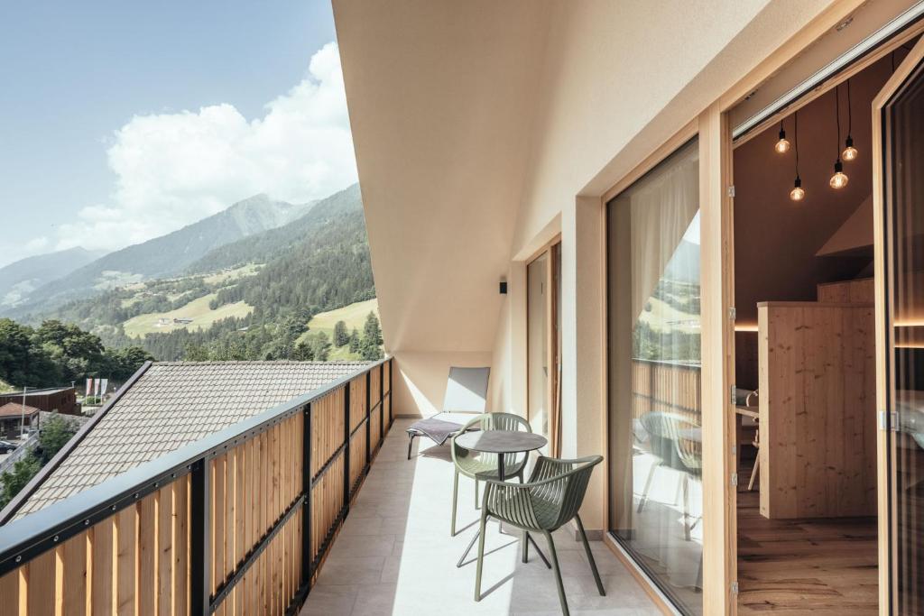 Nespecifikovaný výhled na hory nebo výhled na hory při pohledu z hotelu