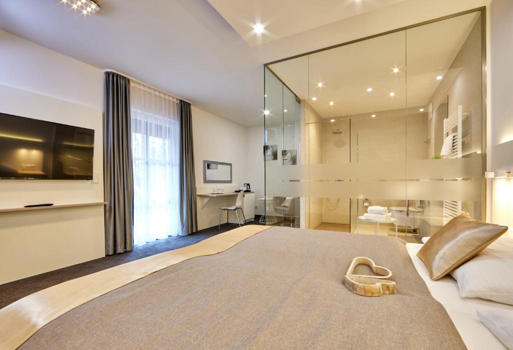 Postel nebo postele na pokoji v ubytování Hotel Alter Wirth