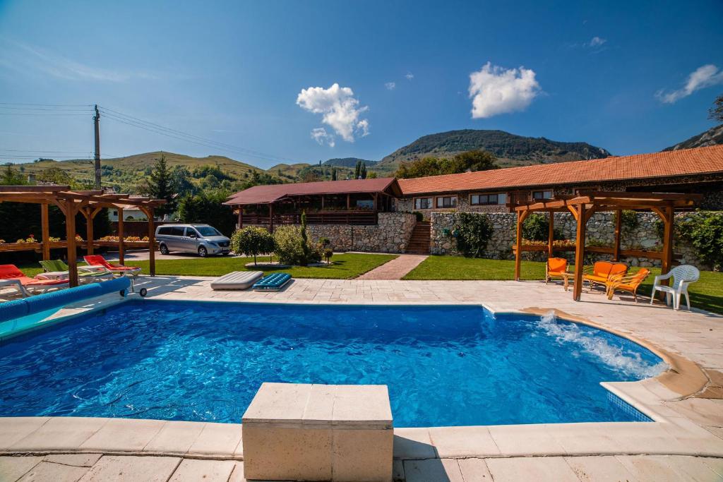 Vila Izvoarele - Housity