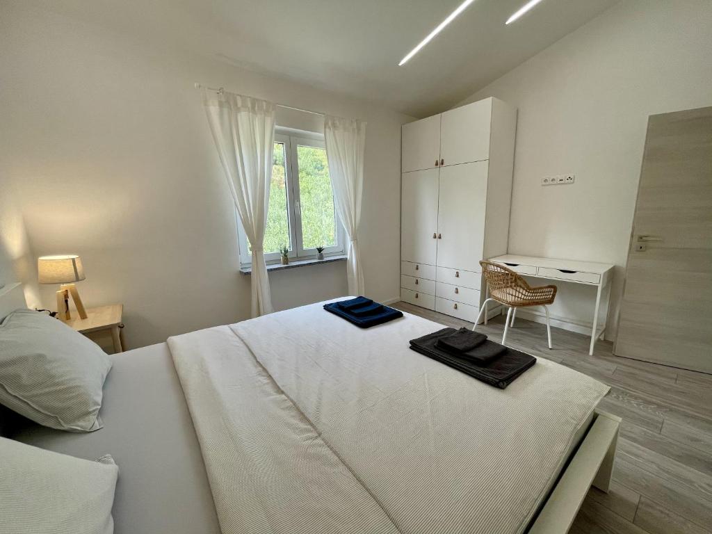 Postel nebo postele na pokoji v ubytování Lambda Holiday Apartments