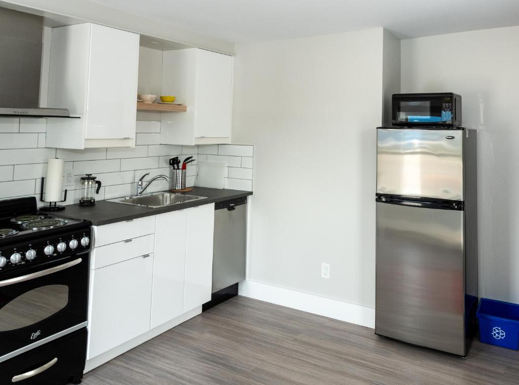 Morel Executive Suites - Deluxe Queen Suite