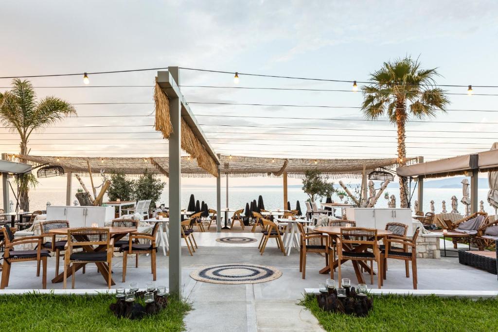 Restauracja lub miejsce do jedzenia w obiekcie Blue Carpet Luxury Suites