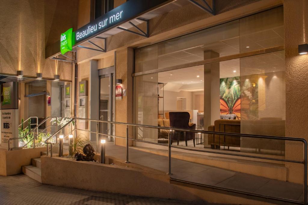 a store front of a building at night at ibis Styles Beaulieu sur Mer in Beaulieu-sur-Mer