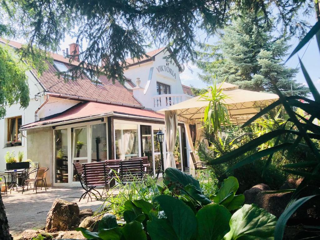 Hotel Viktória 8220 Balatonalmádi, Bajcsy-Zsilinszky út 40-42. kép - 1