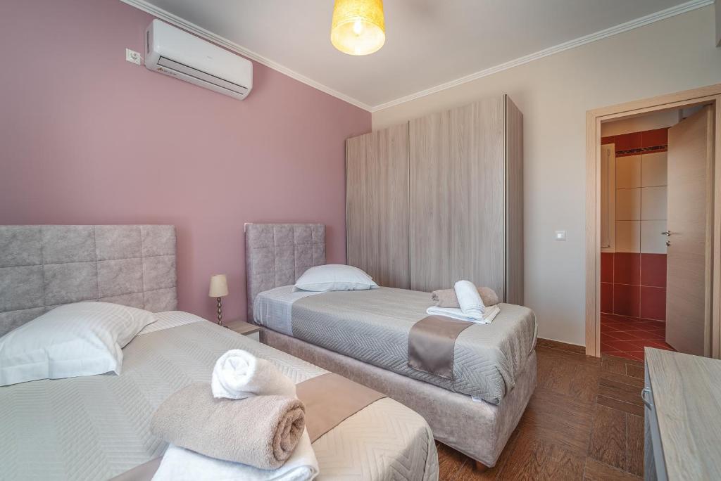 Postel nebo postele na pokoji v ubytování Koumaries Villas