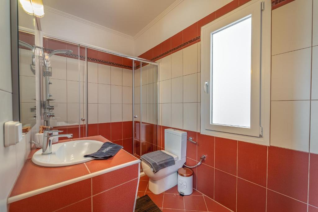 Koupelna v ubytování Koumaries Villas