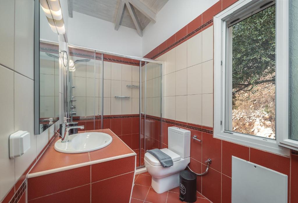 Koupelna v ubytování Koumaries Villas