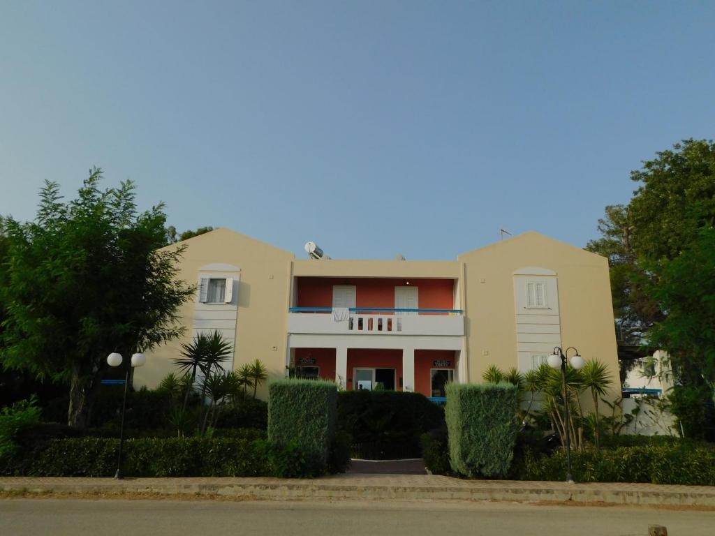 Budova, kde se aparthotel nachází