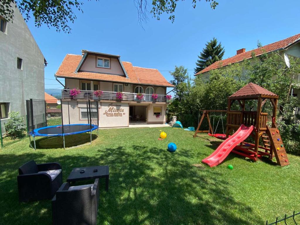 Herní místnost nebo prostor pro děti v ubytování Apartmani Milojić