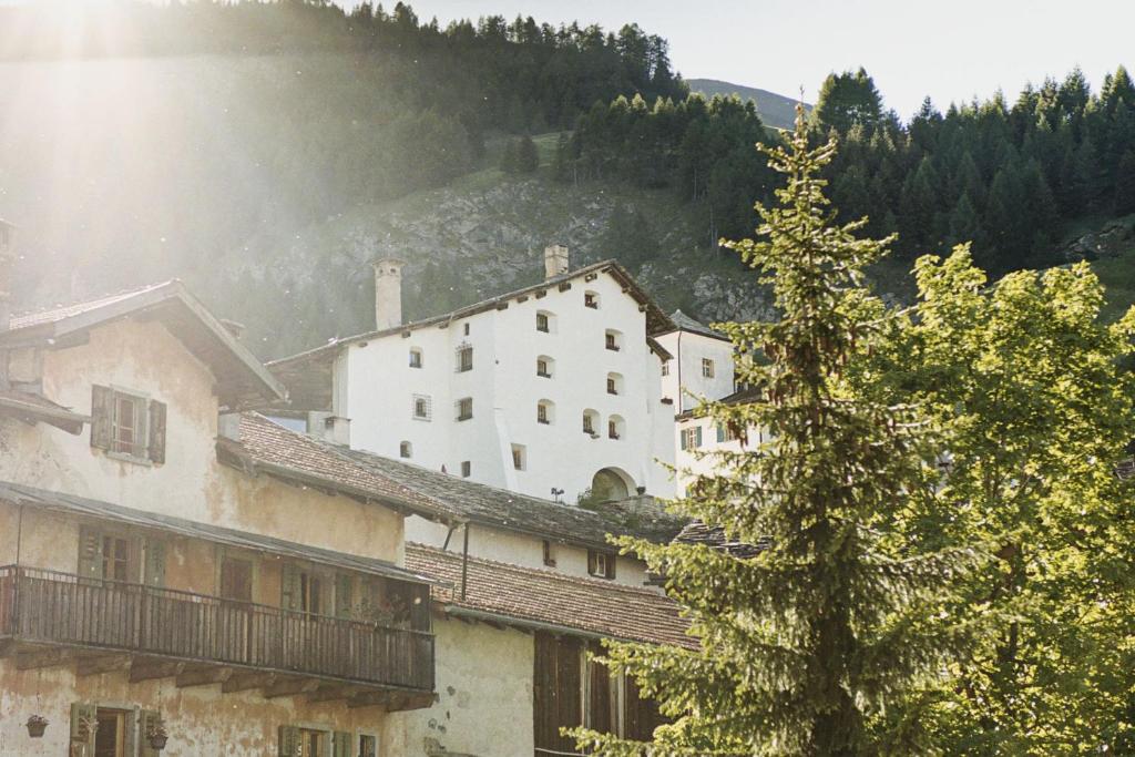 Nespecifikovaný výhled na hory nebo výhled na hory při pohledu z hotelu