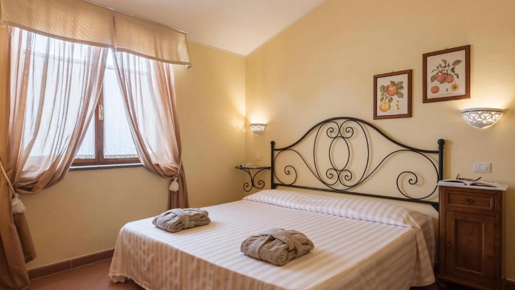 Postel nebo postele na pokoji v ubytování Antico Casale Di Scansano Resort