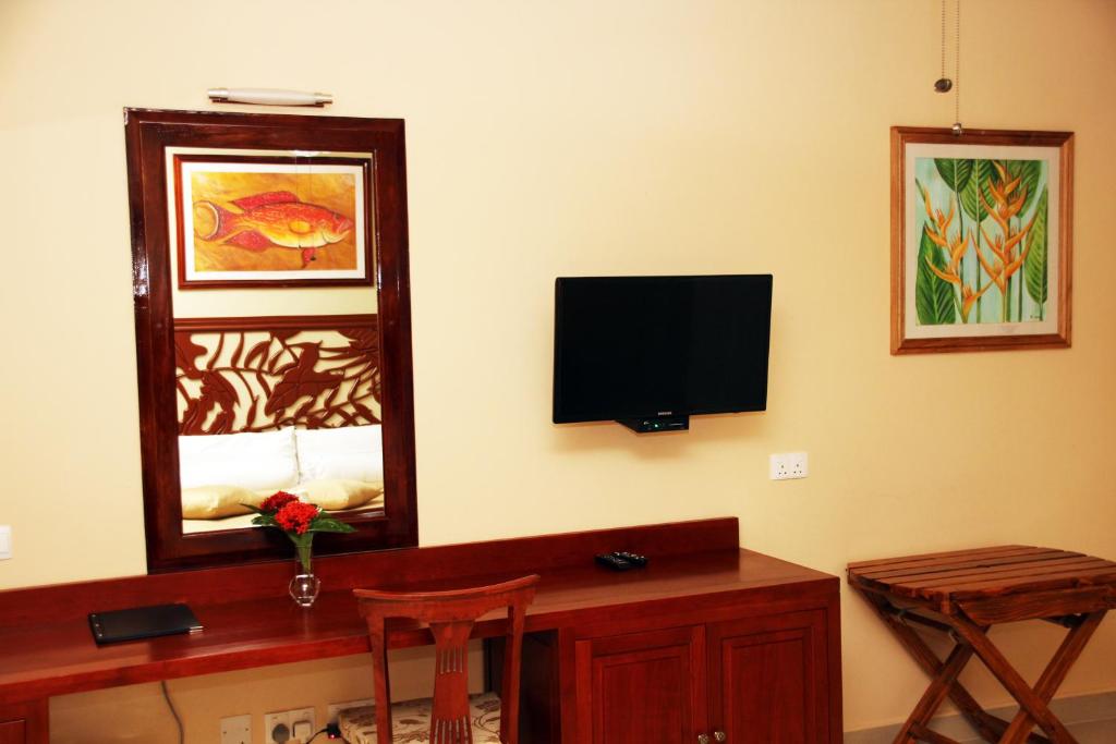 TV a/nebo společenská místnost v ubytování Pirogue Lodge