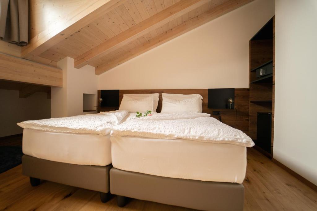 A bed or beds in a room at Agritur La Crucola
