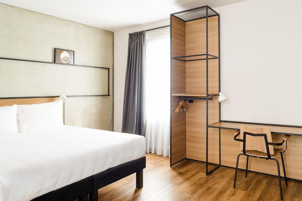 ibis Bridgwater, M5 Jct23 - 