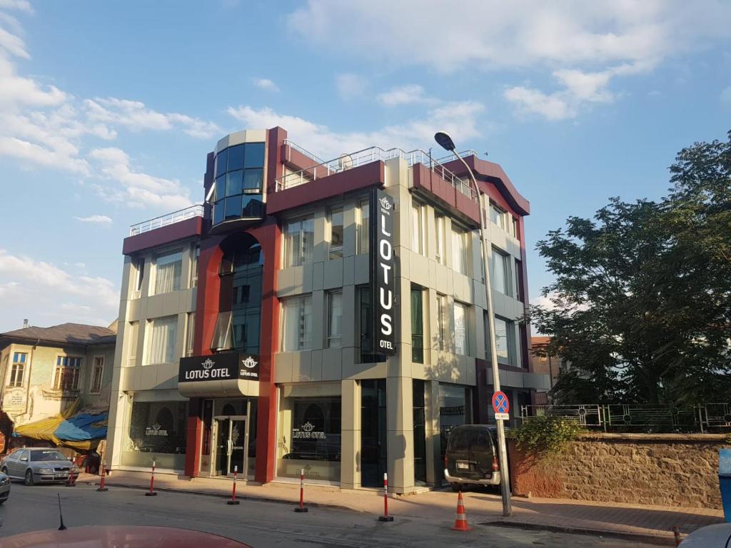 Budova, kde se hotel nachází