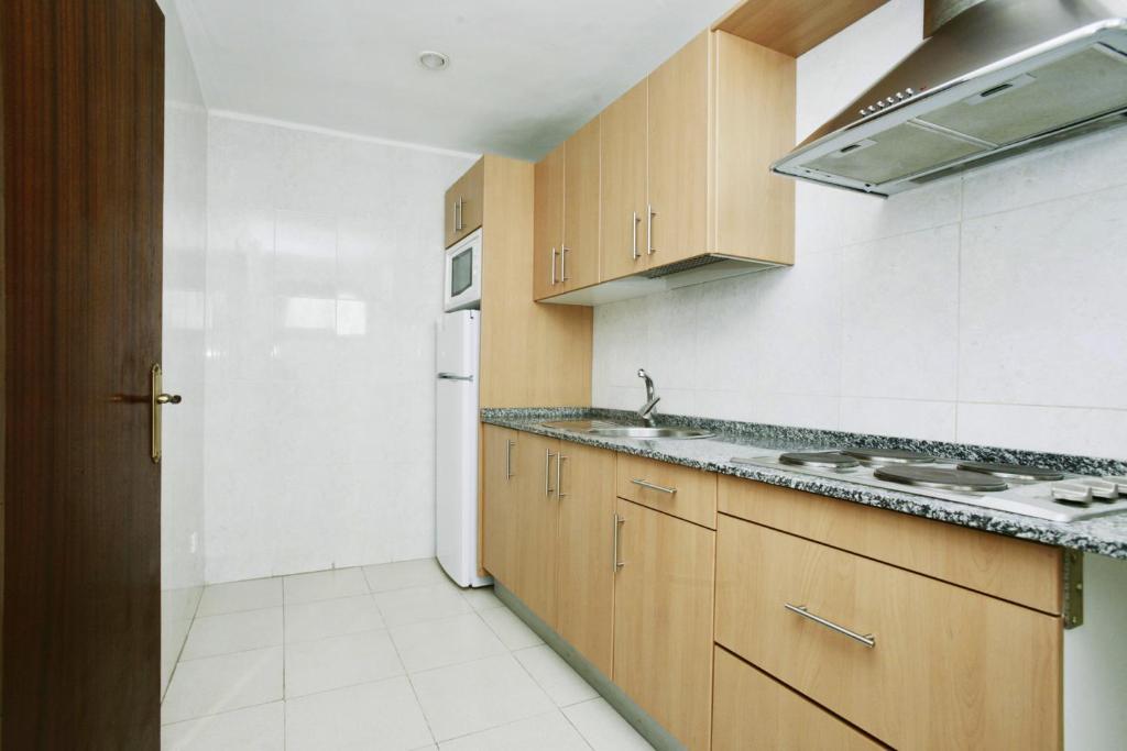 Kuchyňa alebo kuchynka v ubytovaní Apartamentos Bahia Dorada y Iris