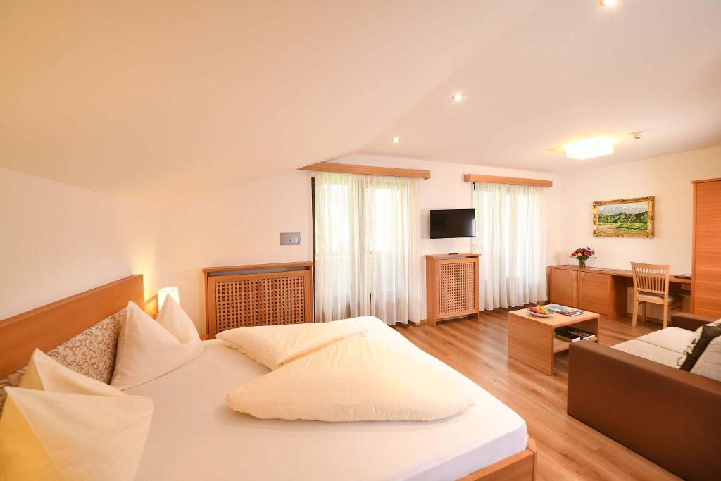 TV a/nebo společenská místnost v ubytování Hotel Paradies