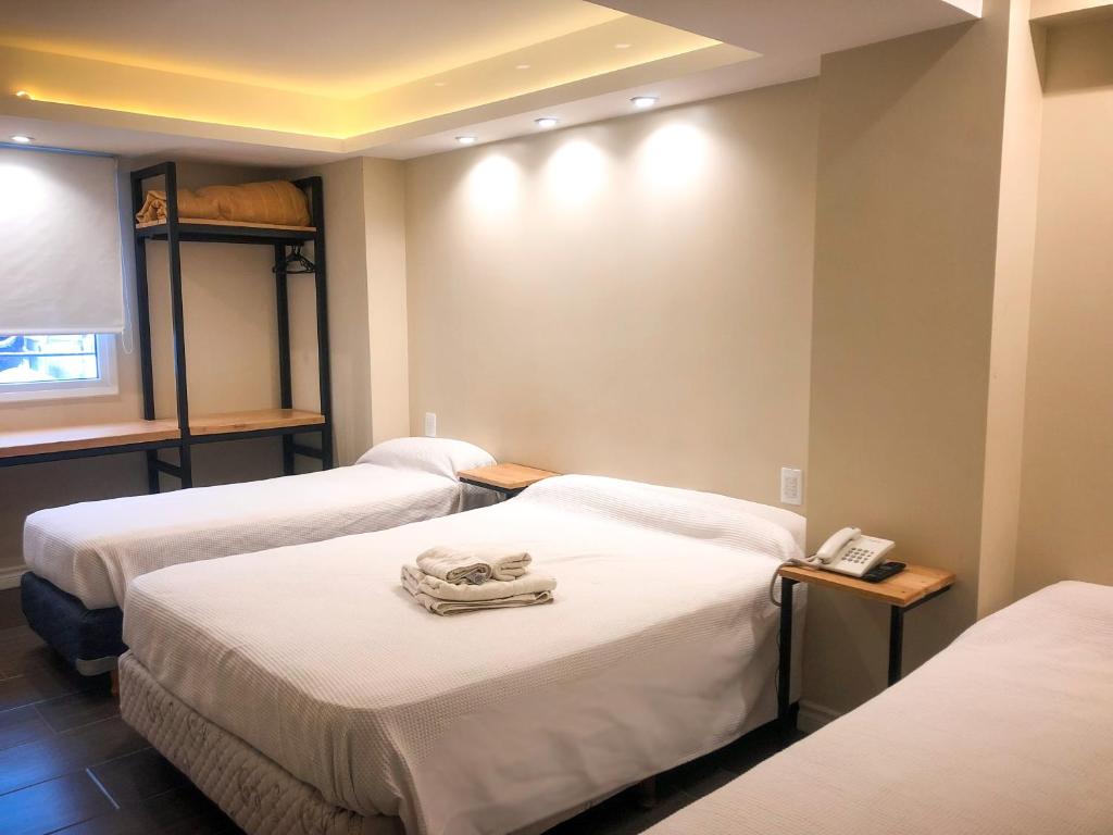 Cama ou camas em um quarto em Hotel Monaco