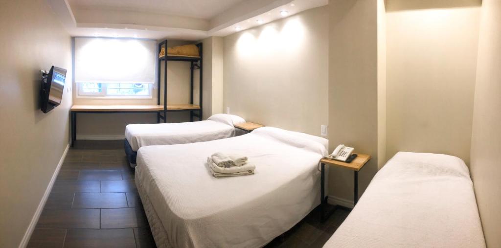 Cama ou camas em um quarto em Hotel Monaco