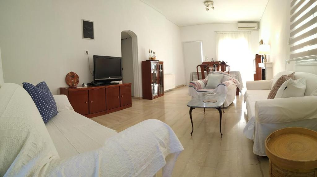 Charming 2-Bed Vacation House in Lagonisi Attikis - Holiday Home