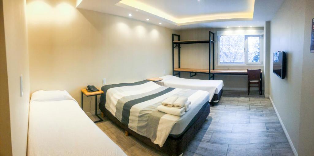 Cama ou camas em um quarto em Hotel Monaco