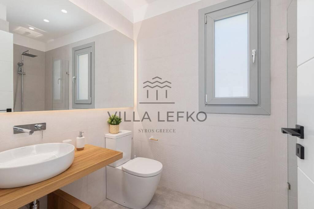 A bathroom at Villa Lefko