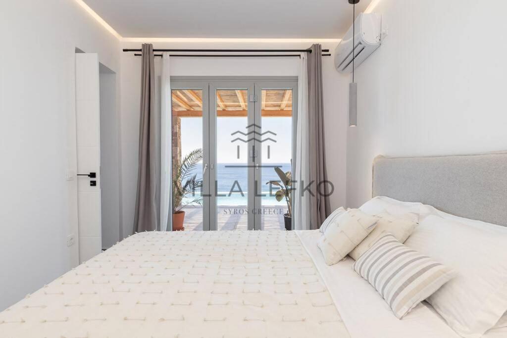 A bed or beds in a room at Villa Lefko