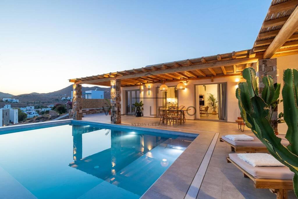 The swimming pool at or close to Villa Lefko